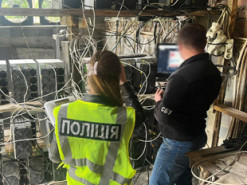 Правоохоронці викрили підпільну криптоферму, яка викрала державної електроенергії на мільйони гривень