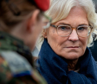 Міністр оборони Німеччини: Ми не знаємо, наскільки далеко може зайти манія величі путіна