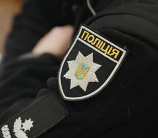 В Одесі місцеву пару затримали за продаж автомобільних номерних знаків через месенджер – поліція передала справу до суду