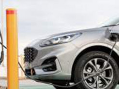 Глава Ford передрікає швидке здешевлення електромобілів