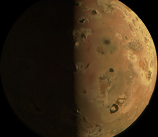 "Юнона" сфотографувала вулканічний супутник Юпітера під час рекордного зближення