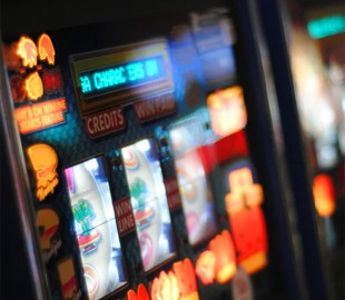 Сімох блогерів заблокували в Instagram за порушення правил реклами казино в Україні