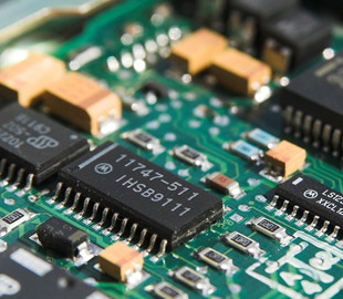 Половина ведущих автопроизводителей будет разрабатывать собственные чипы к 2025 году