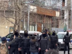 В Азербайджані затримали дев'ятьох журналістів незалежного видання Toplum.TV