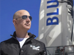 Джефф Безос прогнозує, що мільйони людей житимуть у космосі