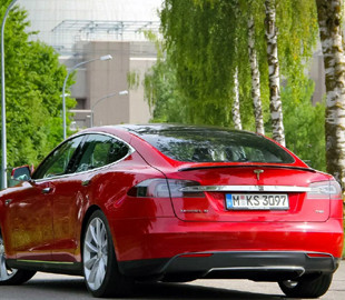 2 кращі автомобілі бренду Tesla за всі роки існування компанії