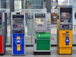У Польщі запровадили українську мову в банкоматах і теpміналах