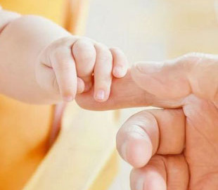 Отримати «пакет малюка» стане простіше: Кабмін спростив процедуру для молодих сімей