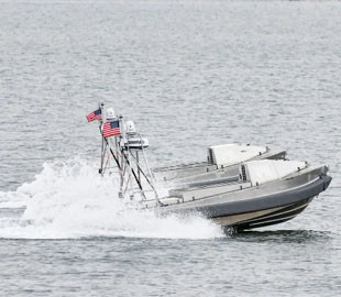 Розробники зі США інтегрували бойові дрони у роботизовані кораблі