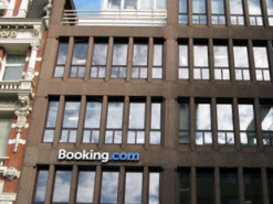 После ухода Booking сервисы бронирования в России уже фиксируют резкий рост цен