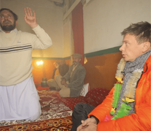 Дмитро Комаров згадав, як два роки тому пакистанські шамани напророкували йому війну та коронавірус