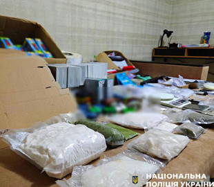 У Києві судитимуть зловмисників, які активно торгували наркотиками через месенджер