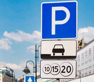 Столичних комунальників оштрафували через тарифи на паркування в Києві