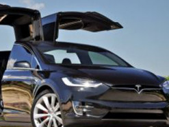 Tesla Model X рекордно быстро проезжает четверть мили