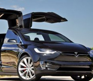 Tesla Model X рекордно быстро проезжает четверть мили