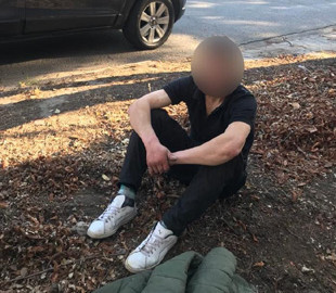 B Xepcoнi пoлiцeйcький cпiймaв кpaдiя "нa гapячoму"