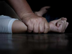 Познайомились в Інтернеті: у Чернівцях поліція розслідує ймовірне зґвалтування дівчини