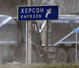 Окупанти на Херсонщині демонтують вежі мобільного зв’язку українських операторів та крадуть побутову техніку – Генштаб