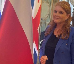 Не знімає прапор України з грудей: Сара Йоркська приїжджала до Польщі на зустріч із українцями