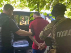 Поліцейські Київщини викрили шахраїв, які під виглядом посадовців «збирали» гроші для потреб військових