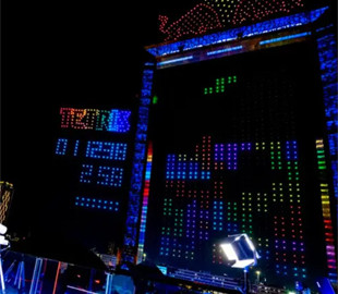 У Дубаї провели найбільшу в історії гру в Tetris за участю понад 2 тисяч дронів