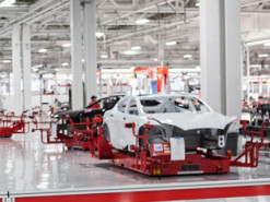 Рекорд производства в 2020 году: Илон Маск попросил сотрудников Tesla активизироваться