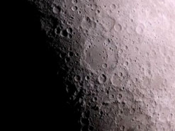 NASA потеряло связь со спутником, который путешествует к Луне: что известно