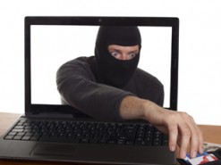 У чоловіка шахраї викрали усі кошти з кредитної карти