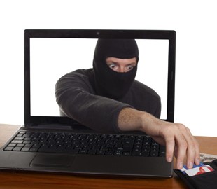 У чоловіка шахраї викрали усі кошти з кредитної карти