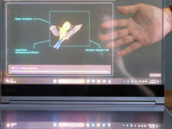 Lenovo показала прототип ноутбука із прозорим дисплеєм