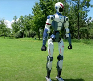 Китайський стартап випустив робота-гуманоїда за рекордно низькою ціною