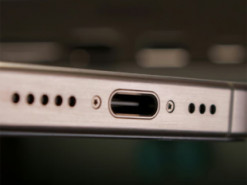 Як правильно очистити зарядний порт смартфона, не пошкодивши його