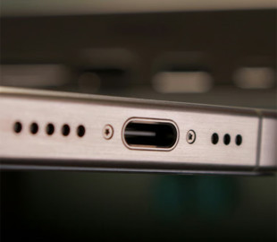 Як правильно очистити зарядний порт смартфона, не пошкодивши його