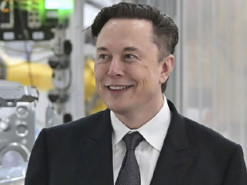 18-річний син Ілона Маска змінив стать і вперше з'явився на людях у вигляді жінки