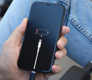 Чи шкідливо залишати смартфон на зарядці на ніч: пояснення експертів