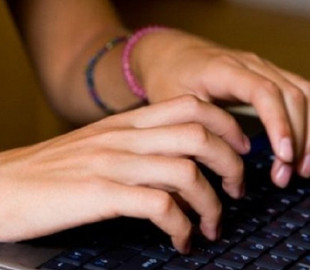 Правоохоронці викрили шахрайку, яка продавала неіснуючі тури до Греції та ошукала 230 осіб