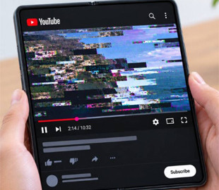 Власники Galaxy Z Fold поскаржилися на дивний збій у YouTube