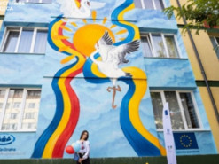У Румунії малюнком 15-річної українки прикрасили будівлю національного коледжу (ФОТО)