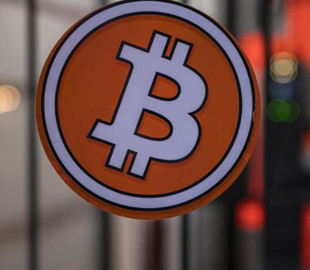 Біткойн за рік подорожчав удвічі: у чому причина