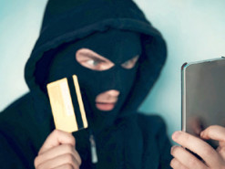 Телефонный разговор с «сотрудником банка» стоил женщине 19 тысяч гривен