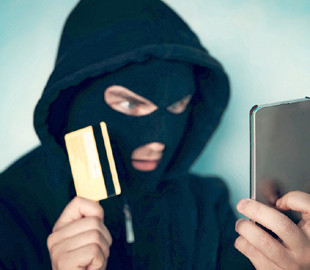 Телефонный разговор с «сотрудником банка» стоил женщине 19 тысяч гривен