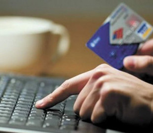 Хотів купити шини для вантажівки: чоловік втратив 14 тисяч гривень