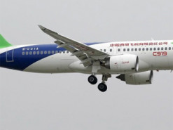 Трамп залишив флагманський літак цивільної авіації Китаю без двигунів, – NYT