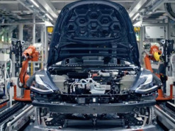 Компанія Tesla втратила майже $100 млрд. капіталізації