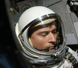 Помер відомий американський астронавт Джо Енгл, який побував на місяці