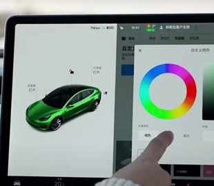 Tesla позволяет китайским владельцам раскрасить свой цифровой автомобиль специальной пленкой