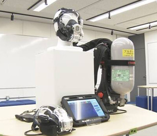 В Японії розробили «смарт-маску» для пожежних