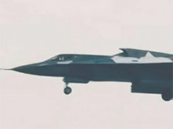 У мережі показали, як китайський J-36 збиває цілі лазерною зброєю