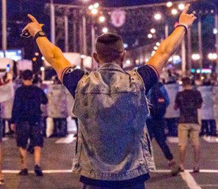 “Влада дуже помилилася, вимкнувши інтернет” - головред NEXTA, найбільшого протестного телеграм-каналу Білорусі