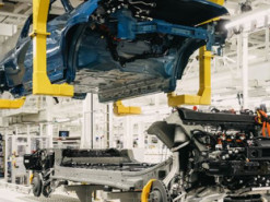 Rivian удалось выпустить с прошлой осени почти 5000 электромобилей и принять заказы на 90 тысяч